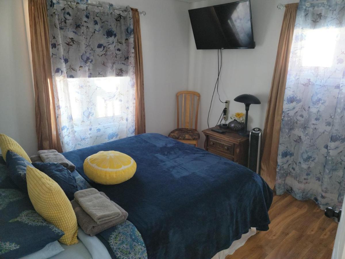 Cozy quiet place next to hwy smart tv+wifi+netflix Edmundston Extérieur photo